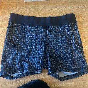 Lululemon Biker shorts/spandex 2.5 inches